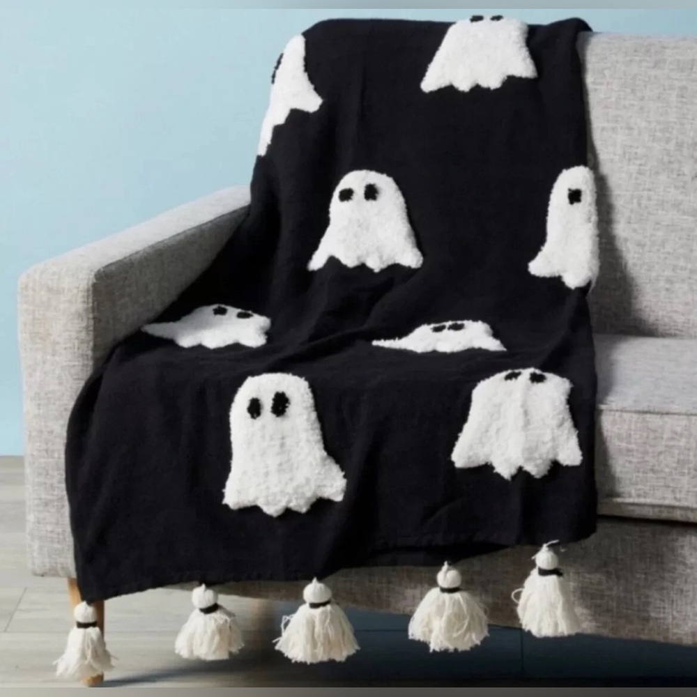 ✨Viral✨ NWT Rachel Zoe Halloween Ghost Blanket with Tassels 👻 Cozy Knit Decor